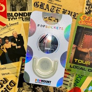 BRAND NEW pop sockets GLOW in the DArk!